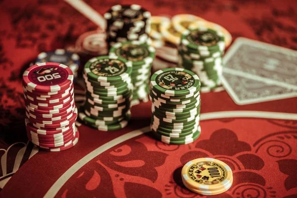 Baccarat: banker, player, tie betting Baccarat table on metro4d showing player and banker hands